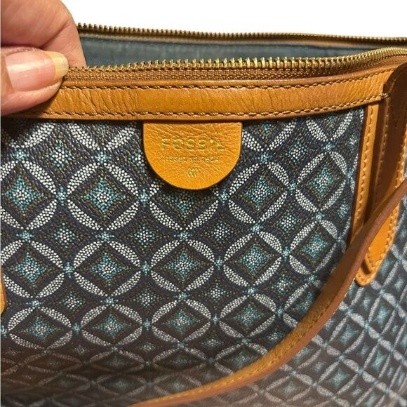 Fossil Navy and Tan Tote Bag - Picture 7 of 16